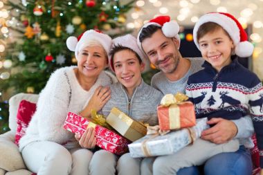 gülümseyen aile Noel 