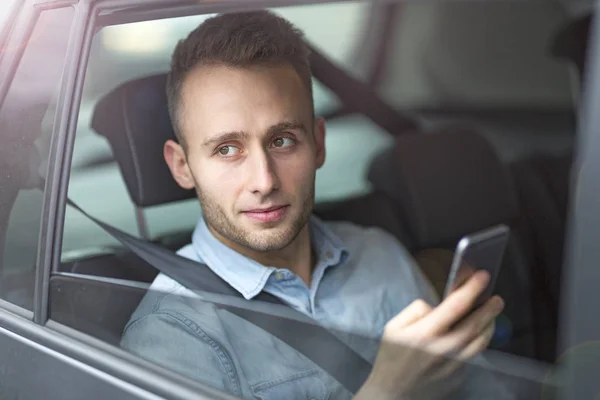 Joven Sentado Taxi —  Fotos de Stock