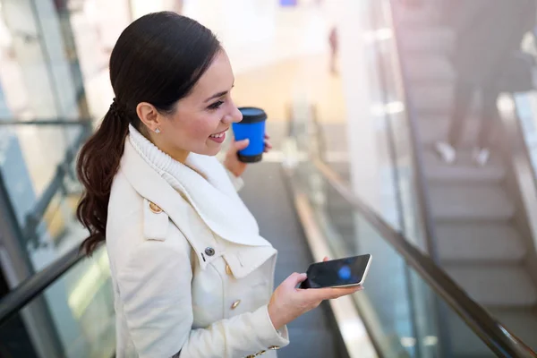 Kvinna Shopping Köpcentrum — Stockfoto