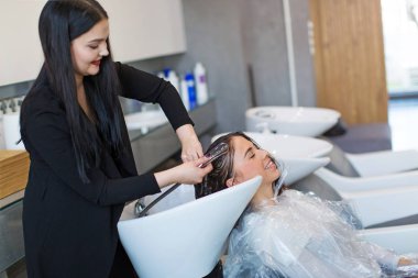 Kuaför ve istemci Kuaför Salonu