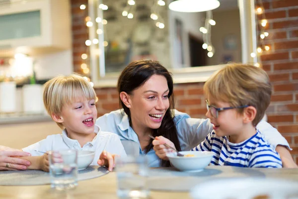 Mãe Filhos Café Manhã — Fotografia de Stock