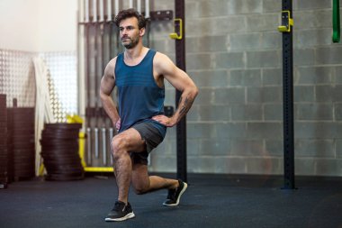 Spor salonundaki adam.