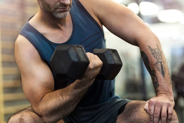 Hombre Haciendo Ejercicio Gimnasio —  Fotos de Stock