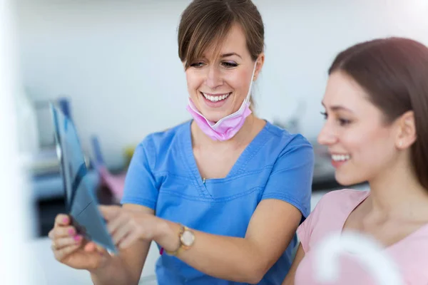 Dentista Paciente Consultorio Del Dentista — Foto de Stock