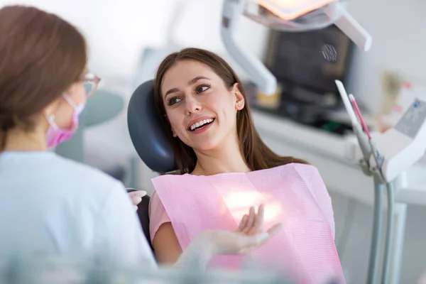 Стоматолог Пациент Стоматологическом Кабинете — стоковое фото