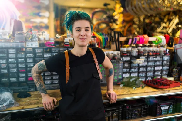 Confident Young Woman Working Workshop — Stock Photo, Image