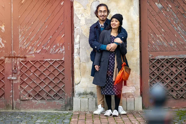 Felice Giovane Coppia Passeggiando Città Vecchia Varsavia Polonia — Foto Stock