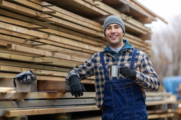 Joven Trabajador Masculino Almacén Madera — Foto de Stock