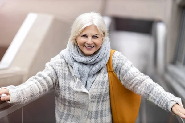 Portrait Senior Woman Smiling — Stock Photo, Image
