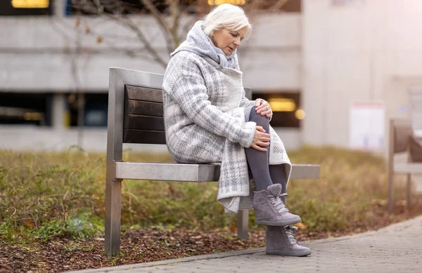 Senior Woman Knee Pain — Stock Photo, Image