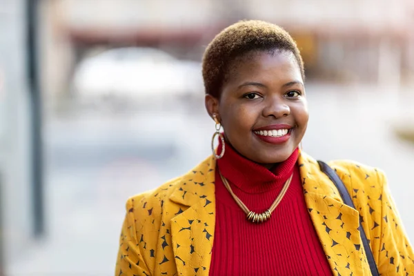 Mujer Afroamericana Área Urbana —  Fotos de Stock