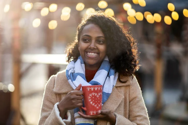 Beautiful Young Woman Having Fun Christmas Market — Stok fotoğraf