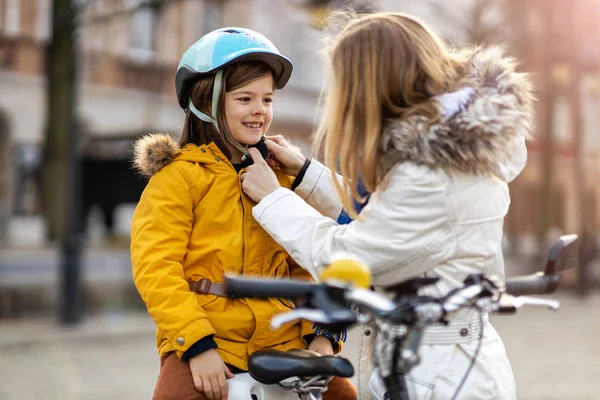 Fietsen Met Een Kind Een Stad Warschau — Stockfoto