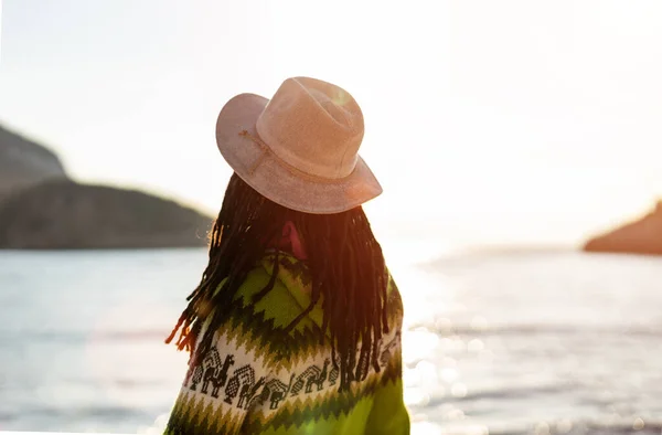 Rear View Young Woman Enjoying Sunset Beach — Stock Photo, Image