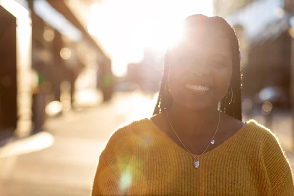 Mujer Afroamericana Área Urbana — Foto de Stock