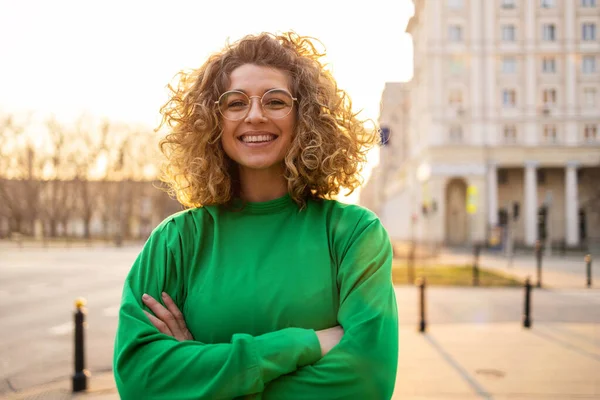 Portrait Young Woman Curly Hair City — Stock Photo, Image