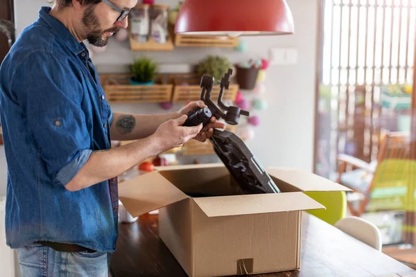 Man Unpacking Parcel Tools Ordered Online — Stock Photo, Image