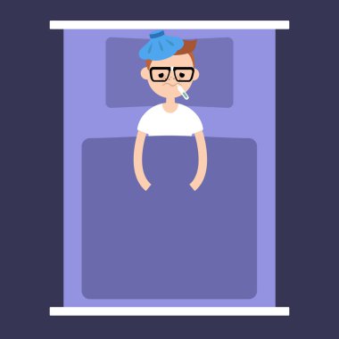 Kafasına buz torbası battaniyenin altında yatan hasta inek bir