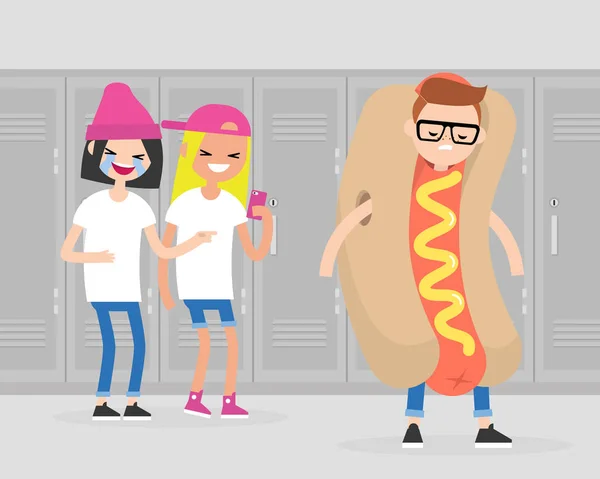 İki genç kız sıcak köpek kostüm giyen bir çocuk üzerinde şaka