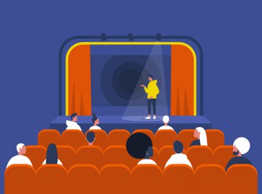 Eğlence ve kültür, stand up komedi şovu, genç erkek sanatçı sahnede performans sergiliyor ve seyirci eski moda iç mimariyle klasik bir tiyatroda oturuyor.