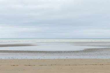 Oostduinkerke, Belhium: Minimalistic seascape with greens and blues