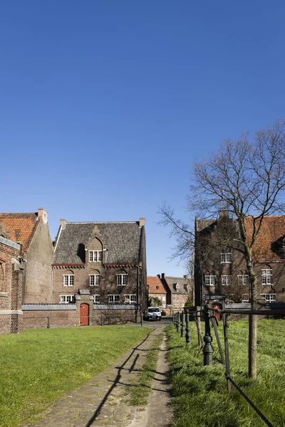 Gent, België - 22 maart 2020: Het begijnhof van Sint-Elisabeth is Unesco Werelderfgoed — Stockfoto