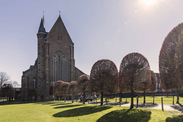 Gand, Belgique - 22 mars 2020 : Béguinage de l "église Sainte-Elisabeth. Patrimoine mondial de l'Unesco — Photo