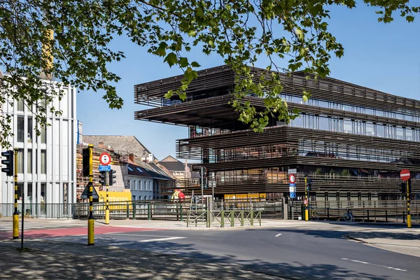 Gent, België - 26 april 2020: Zicht op de stadsbibliotheek De Krook Stockfoto