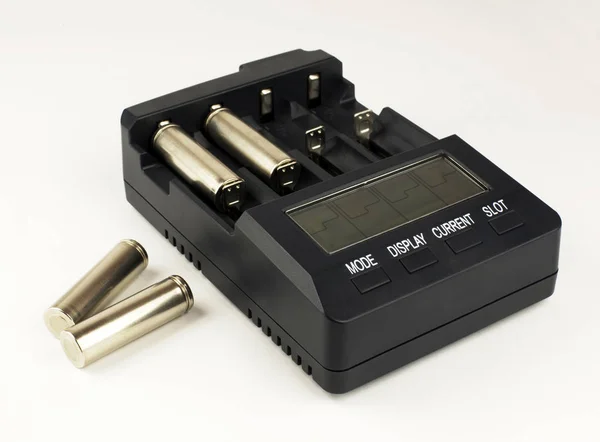 Inteligentní akumulátor nabíječka baterií — Stock fotografie