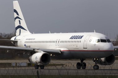 Ege Hava Yolları'nın Airbus A320-200 uçağı piste çalıştıran