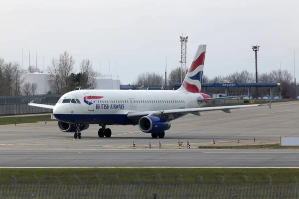 British Airways Airbus A320-200 A320-200 aircraft running on the runway