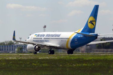 Ukrayna Uluslararası Havayolları Boeing 737-300 uçağı çıkış