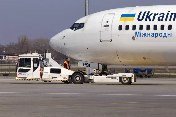 Borispol Ukraine April 2018 Der Pushback Der Ukrainischen Internationalen Fluggesellschaften — Stockfoto