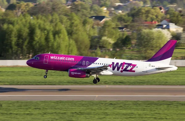 Kiev Ucrânia Abril 2014 Wub Wizz Air Airbus A320 Pousa — Fotografia de Stock