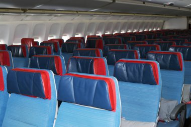 Borispol, Ukrayna - 10 Nisan 2018: Tc-LJ Türk Hava Yolları Boeing 777-300er ekonomi sınıfı koltuk. Yalnızca içerik kullanımı