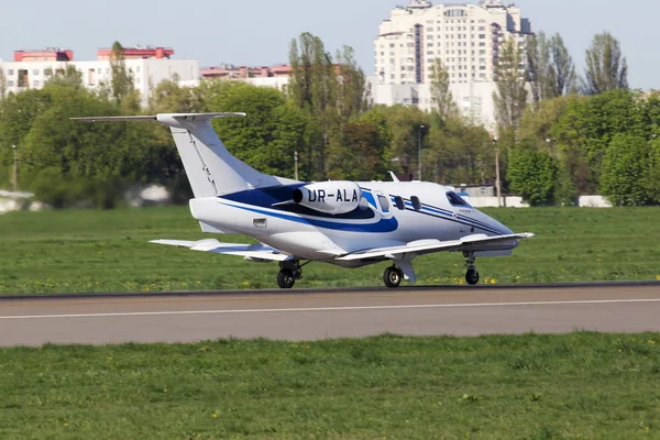 Kyjev Ukrajina Dubna 2014 Aerojet Letecké Společnosti Embraer Emb 500 — Stock fotografie