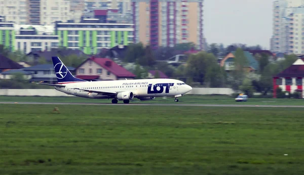 キエフ ウクライナ 2018 Llg ロット ポーランド航空ボーイング 737 400 航空機からキエフ国際空港発します エディトリアル使用のみ — ストック写真