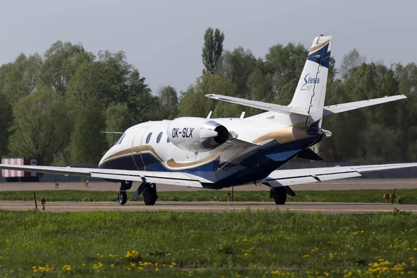 キエフ ウクライナ 2018 Slx シレジア航空セスナ 560Xl Excel ビジネス機キエフ国際空港の滑走路の上を実行しています エディトリアル使用のみ — ストック写真