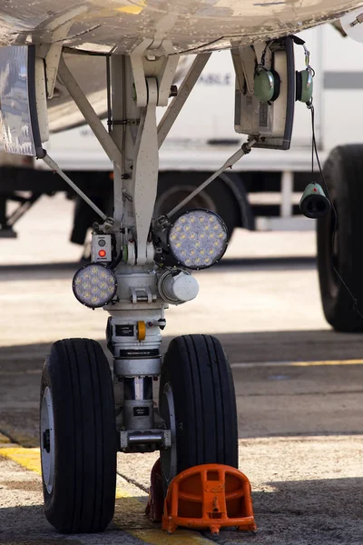 Tren Aterrizaje Delantero Aviones Pasajeros Grandes Primer Plano — Foto de Stock