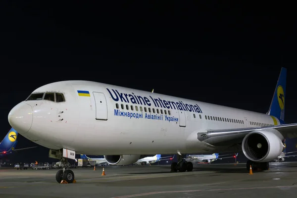 Borispol Ucrania Octubre 2019 Geb Ukraine International Airlines Boeing 767 —  Fotos de Stock