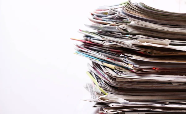 Gazeteler yığını