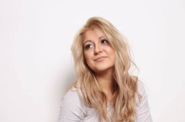 mutlu bir kadın portresi