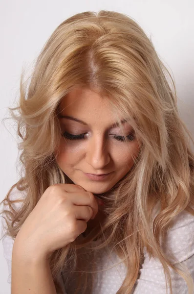 mutlu bir kadın portresi