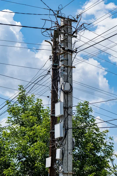 Faisceau Câbles Fibre Optique Pour Communication Pèse Sur Une Colonne — Photo