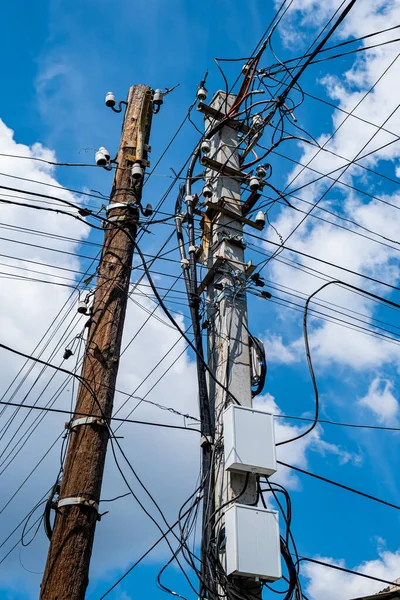 Faisceau Câbles Fibre Optique Pour Communication Pèse Sur Une Colonne — Photo