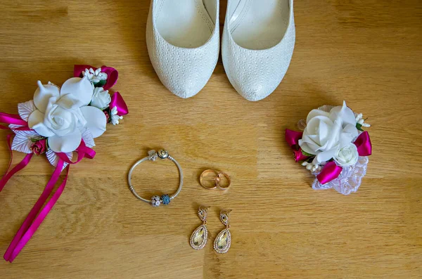 Detalhe Casamento Acessórios Para Noiva Sapatos Anéis Pulseira Brincos Boutonniere — Fotografia de Stock