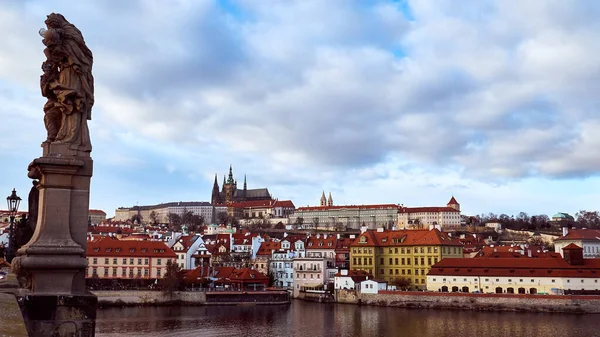 Widok na stare miasto w Pradze, mistyczna panorama — Zdjęcie stockowe