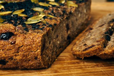 Dilimlenmiş ev yapımı ekmek.