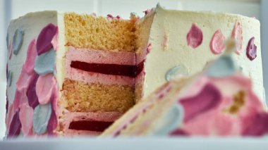 El yapımı çilekli pasta. Kapatın.