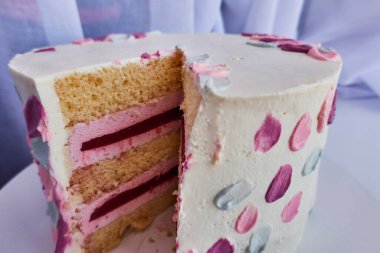 El yapımı çilekli pasta. Kapatın.